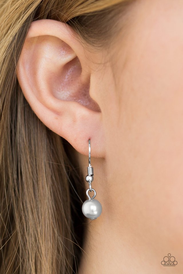 Paparazzi ♥ The New Girl In Town - Silver ♥ Necklace