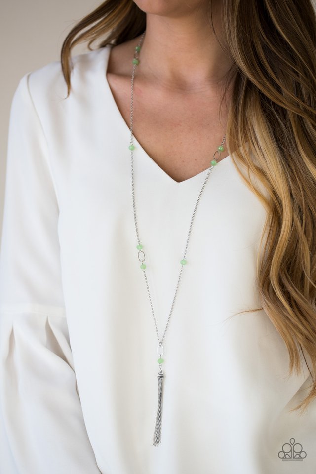 Paparazzi ♥ Vienna Voyage - Green ♥ Necklace