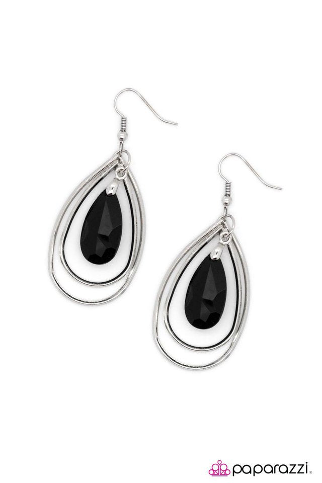 Paparazzi ♥ Back In Black - Black ♥ Earrings