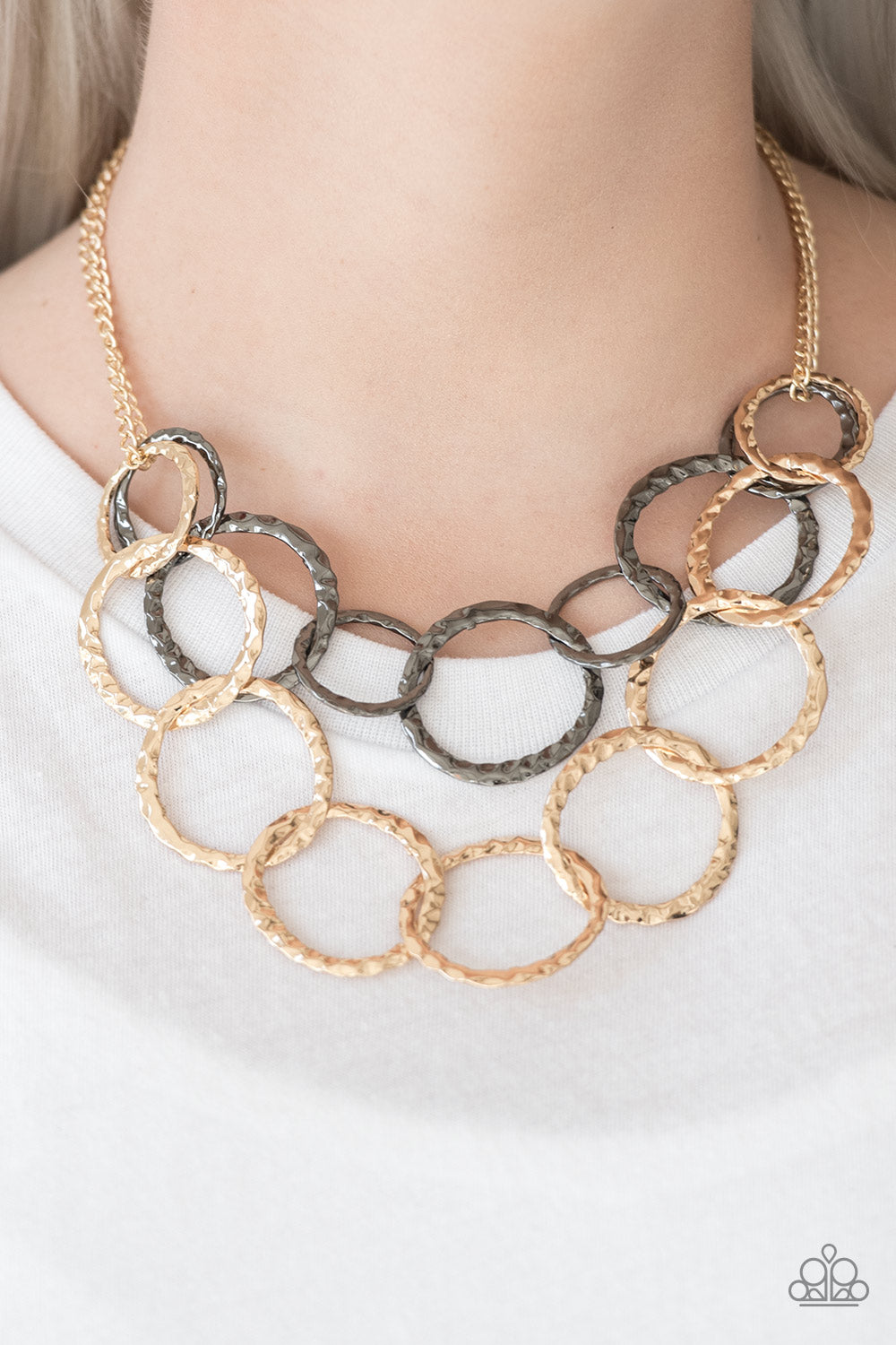 Paparazzi ♥ Radiant Ringmaster - Multi ♥  Necklace