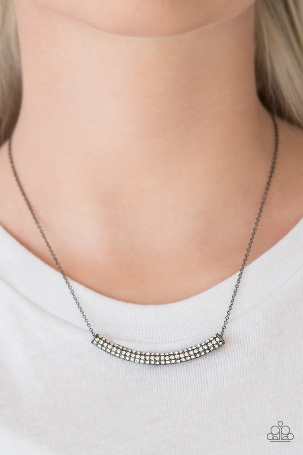 Paparazzi ♥ Metro Magnificence - Black ♥  Necklace