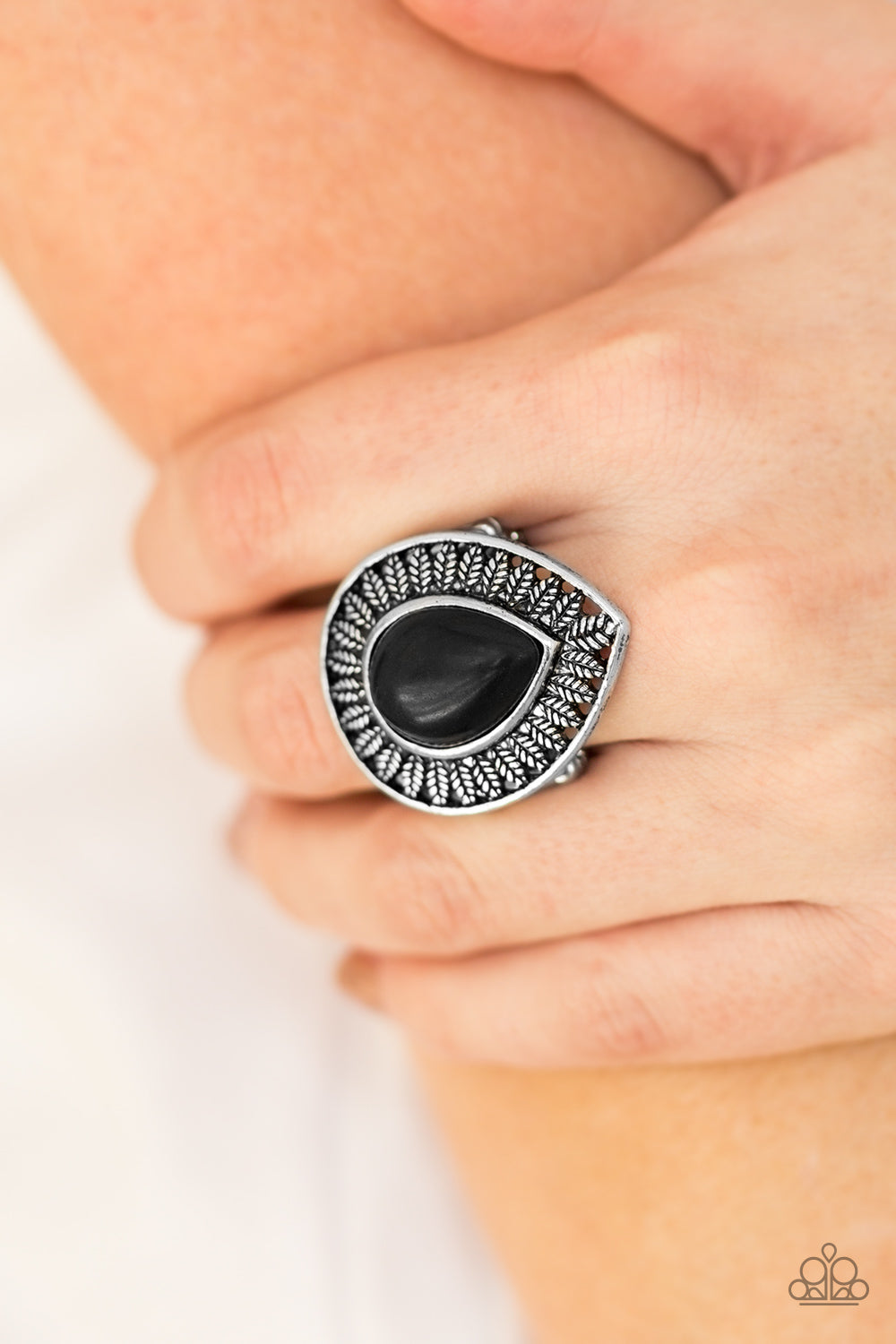 Paparazzi ♥ Totally Tropicana - Black ♥  Ring