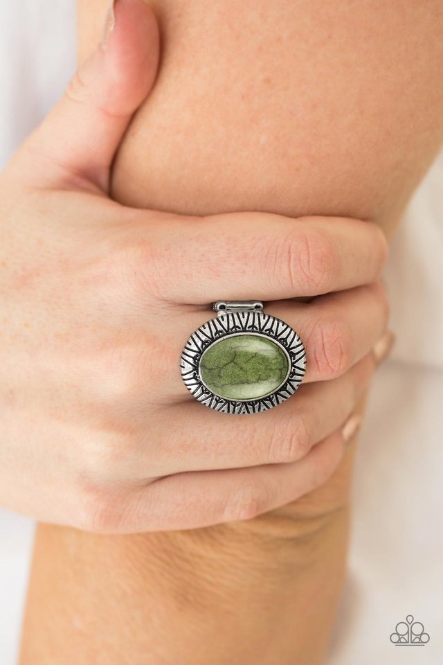 Paparazzi ♥ Surfin Sand Dunes - Green ♥ Ring