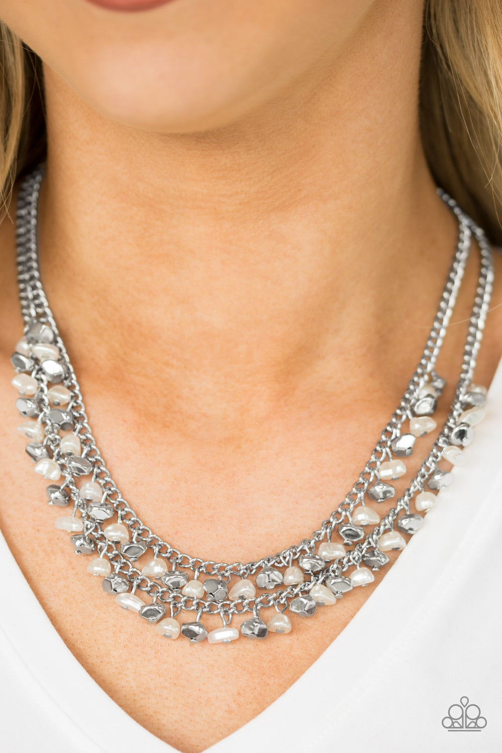 Paparazzi ♥ Majestic Marinas - White ♥  Necklace