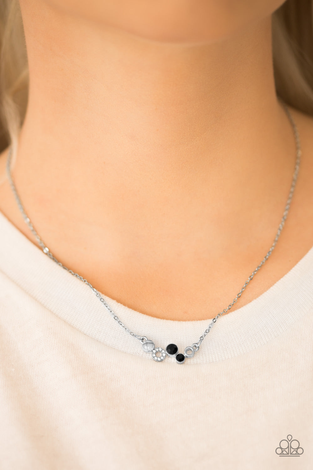 Paparazzi ♥ Champagne Cabaret - Black ♥  Necklace