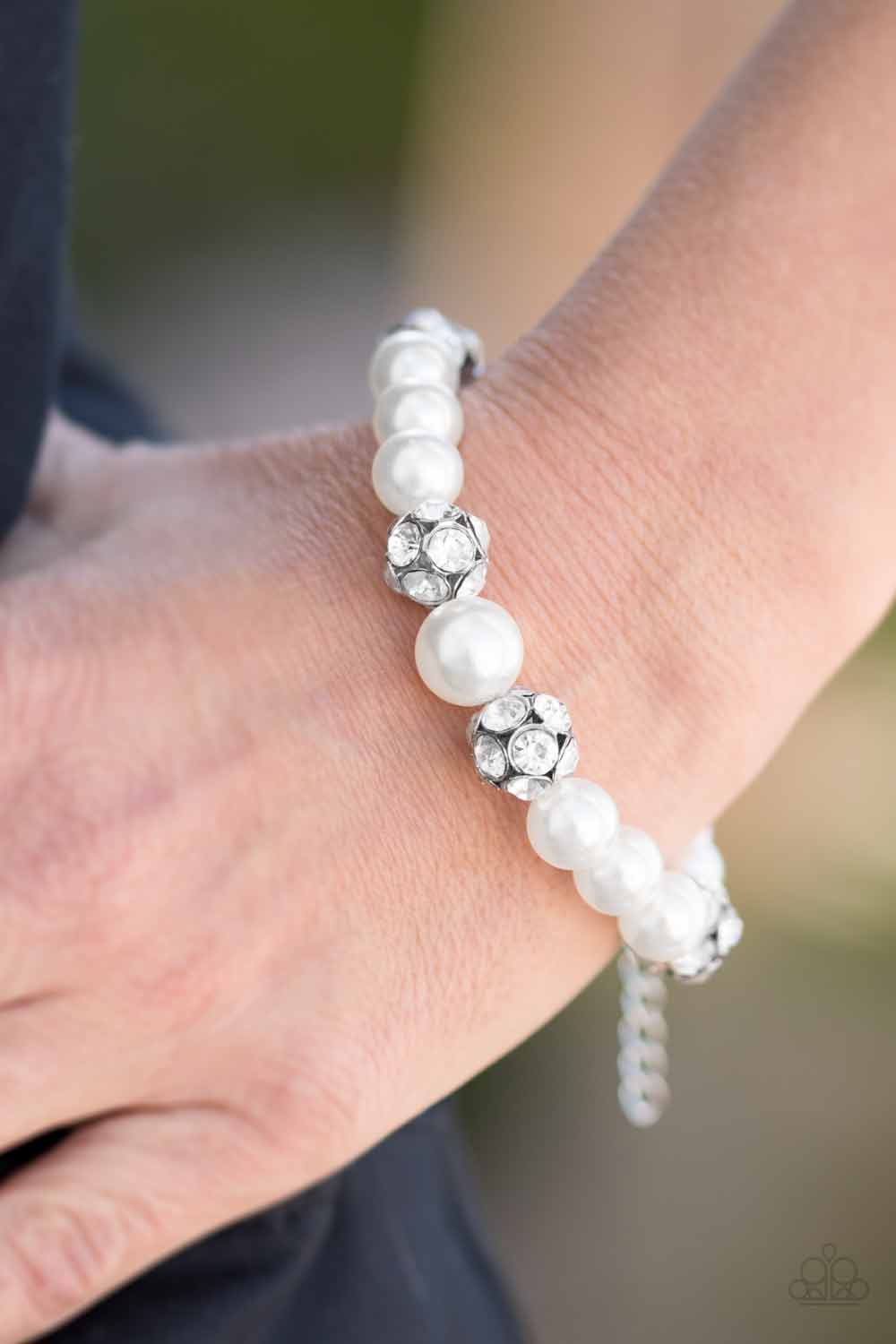 Paparazzi ♥ Pearls and Parlors - White ♥  Bracelet