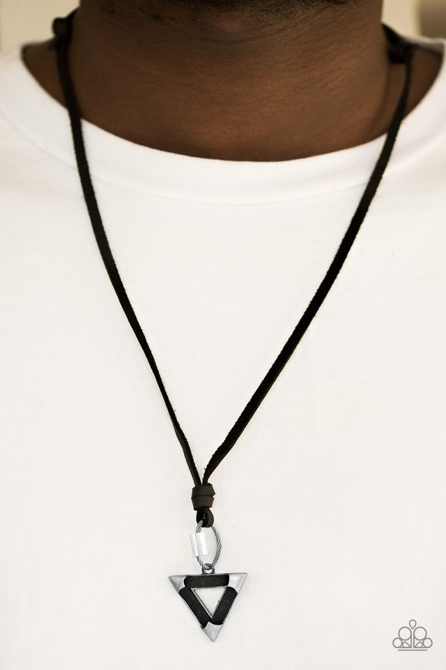 Paparazzi ♥ Canyon Conqueror - Black ♥ Necklace