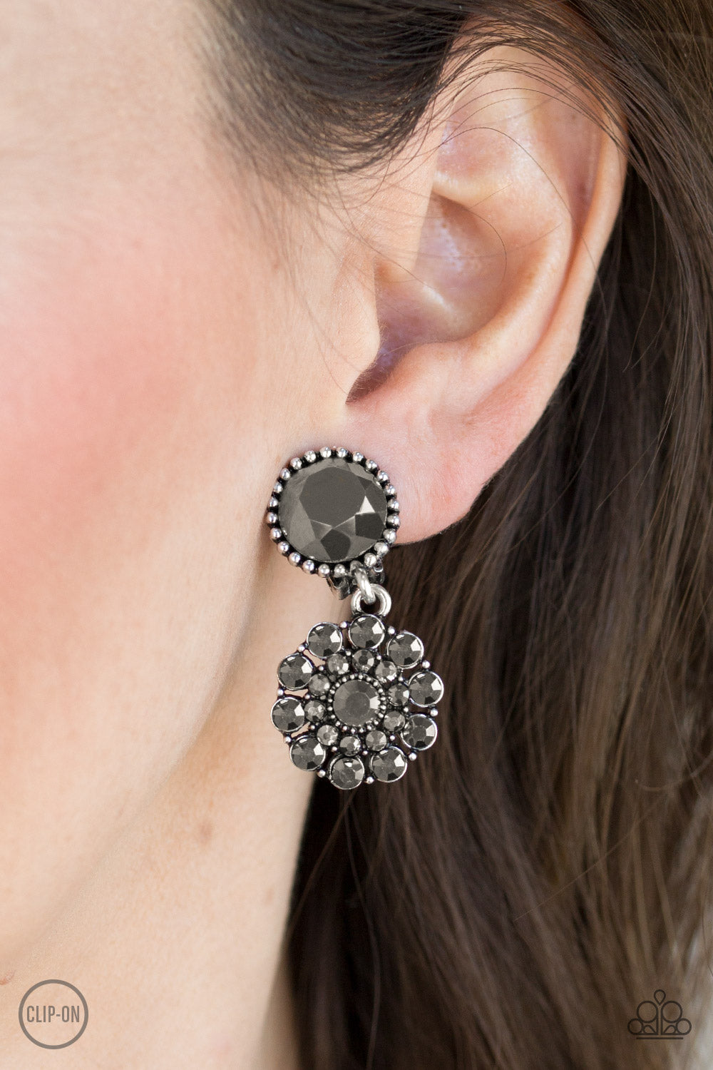 Paparazzi ♥ Glittering Gardenias - Silver Clip-On ♥  Clip-On