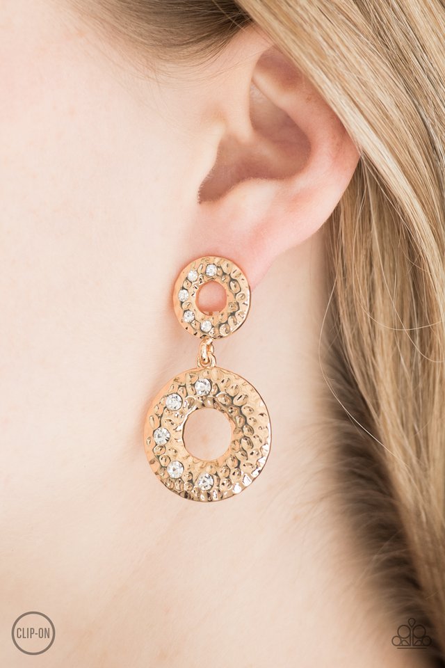 Paparazzi ♥ Sophisticated Shimmer - Gold Clip-On ♥ Clip-On