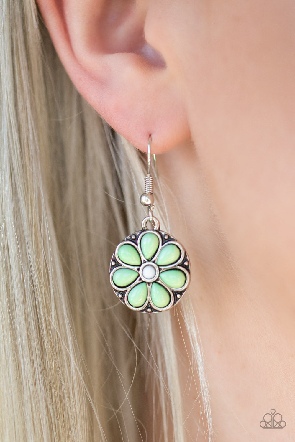 Paparazzi ♥ MARIGOLD Rush - Green ♥  Earrings