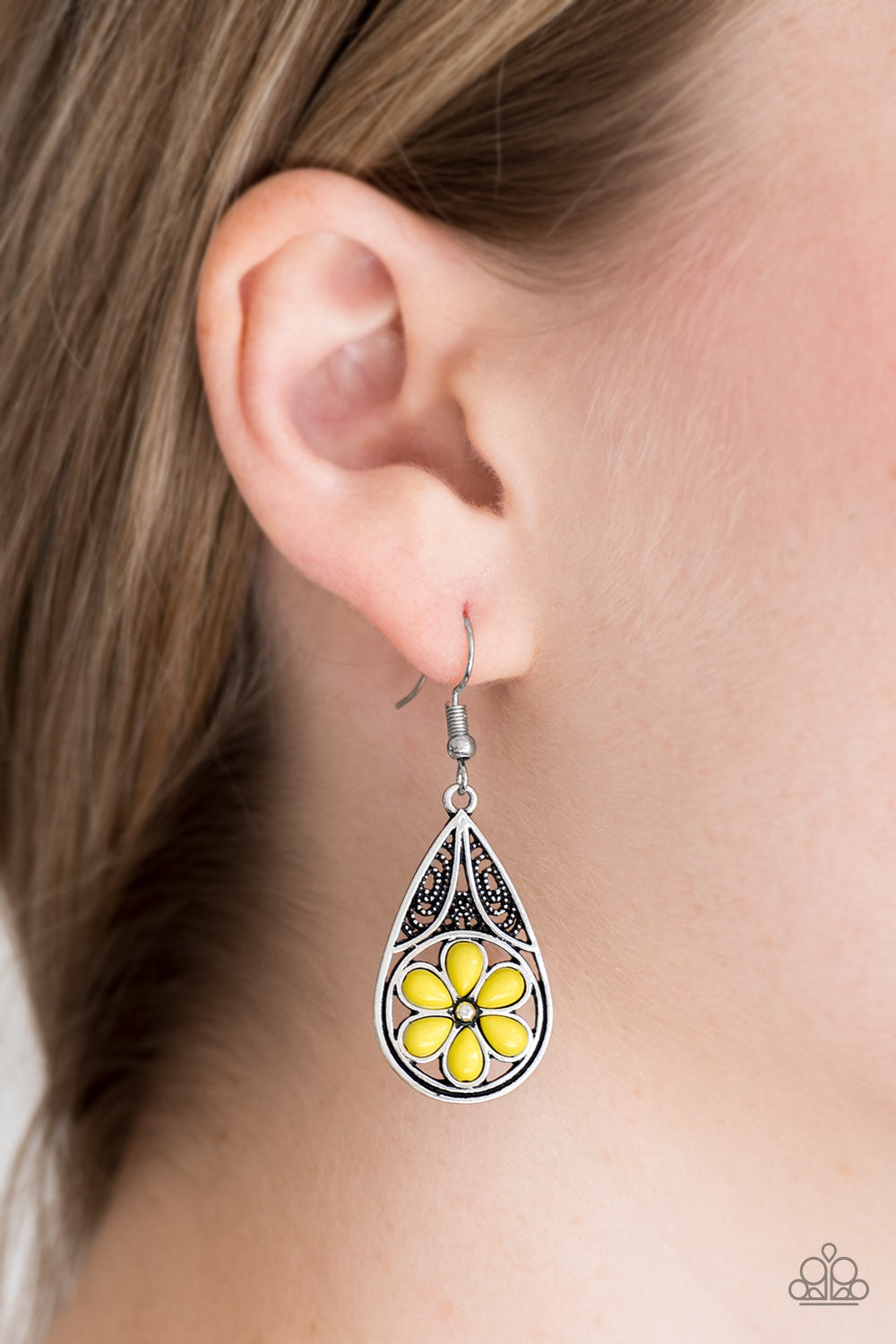 Paparazzi ♥ Countryside Cottage - Yellow ♥  Earrings