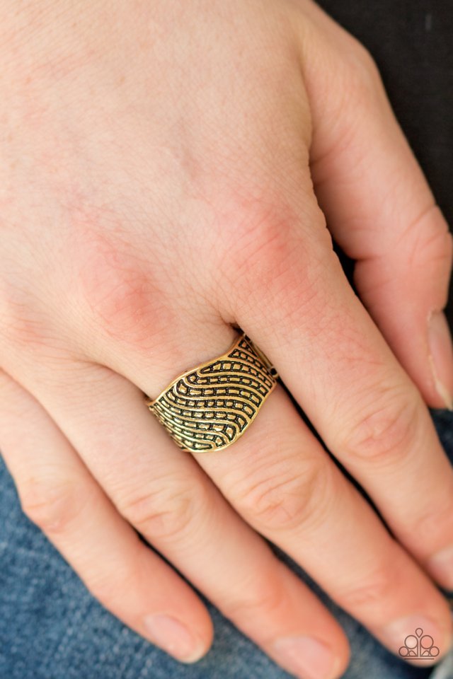 Paparazzi ♥ Desert Waves - Brass ♥ Ring