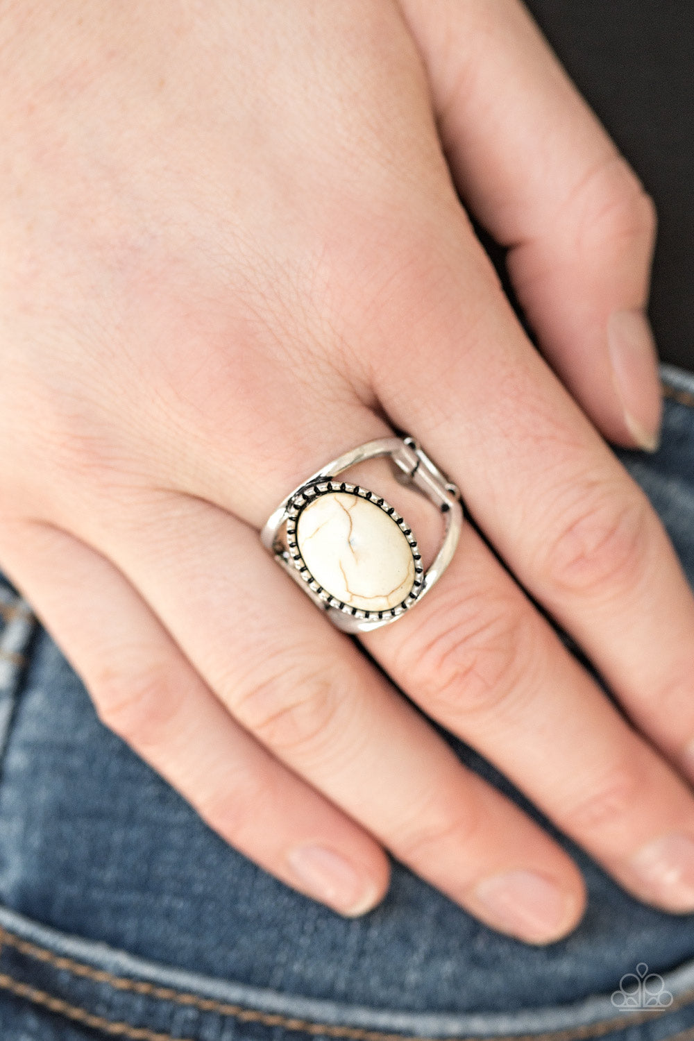 Paparazzi ♥ Canyon Cache - White ♥  Ring