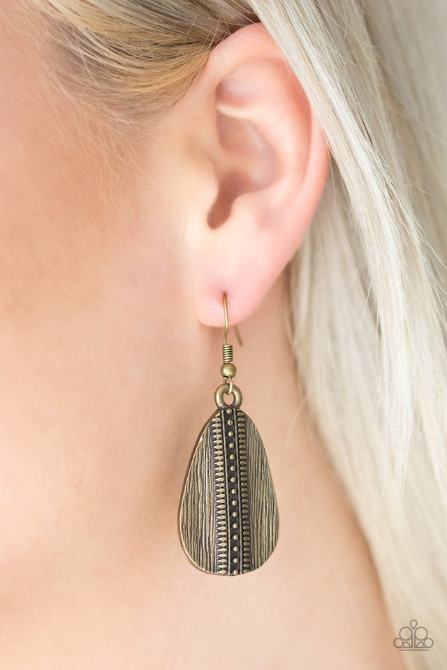 Paparazzi ♥ Double The Texture - Brass ♥ Earrings