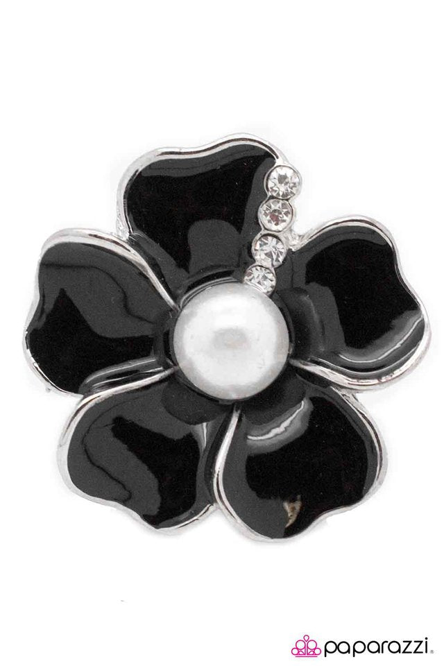 Paparazzi ♥ Dont Make a Fuss - Black ♥ Ring