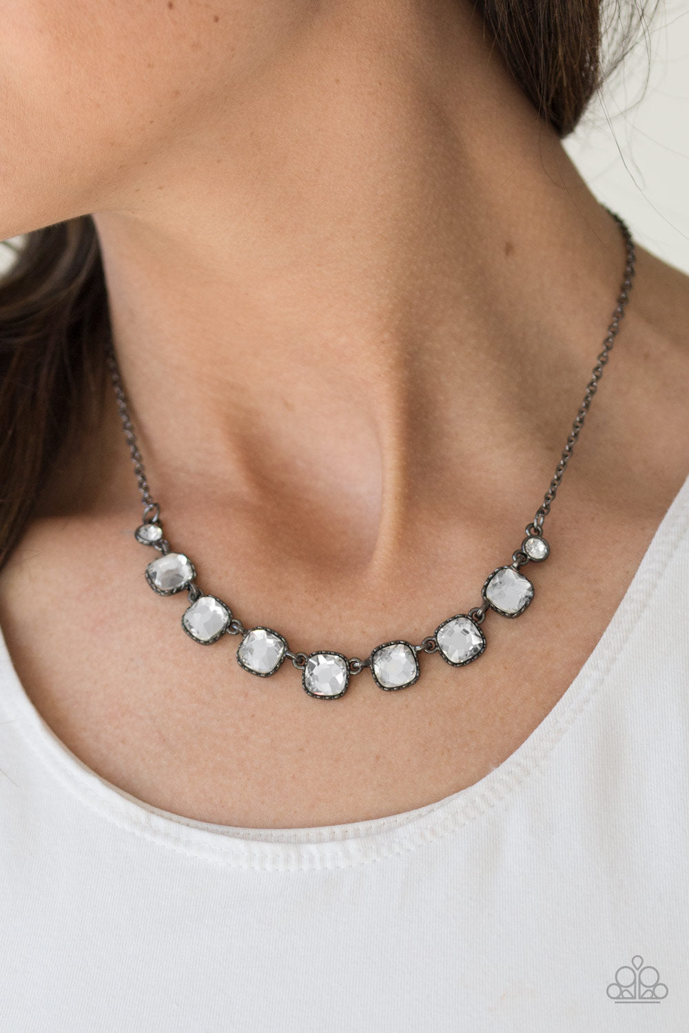 Paparazzi ♥ Deluxe Luxe - Black ♥  Necklace