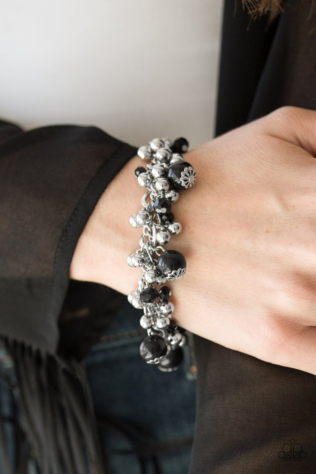Paparazzi ♥ Pretty In Posh - Black ♥ Bracelet