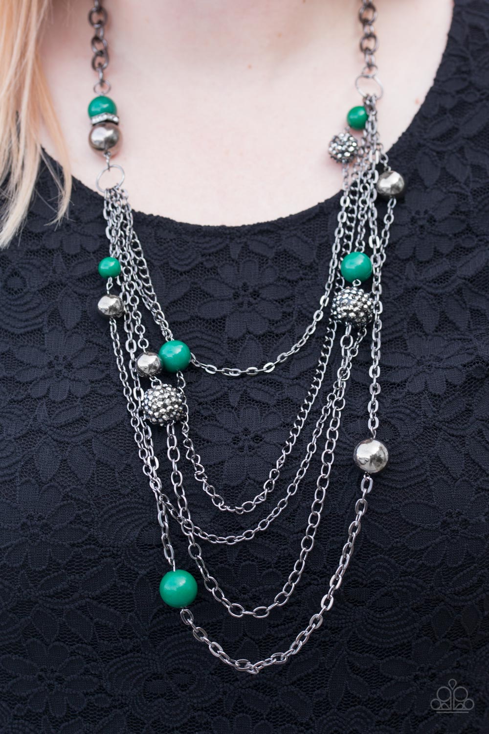 Paparazzi ♥ Radiant Renegade - Green ♥  Necklace
