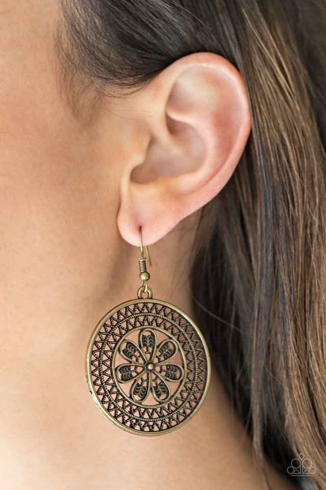 Paparazzi ♥ Dandelion Deserts - Brass ♥ Earrings