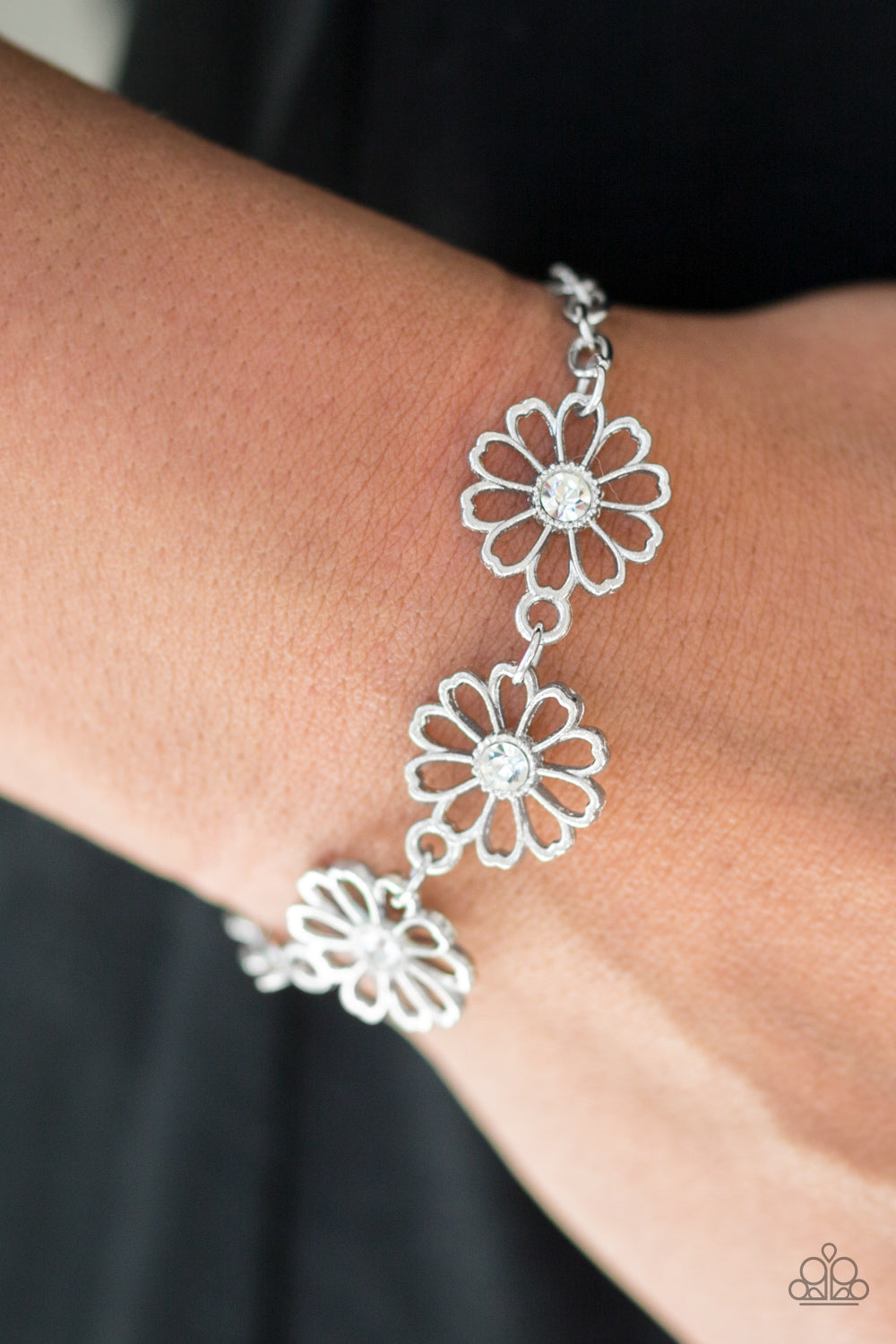 Paparazzi ♥ Dancing Daffodils - White ♥  Bracelet