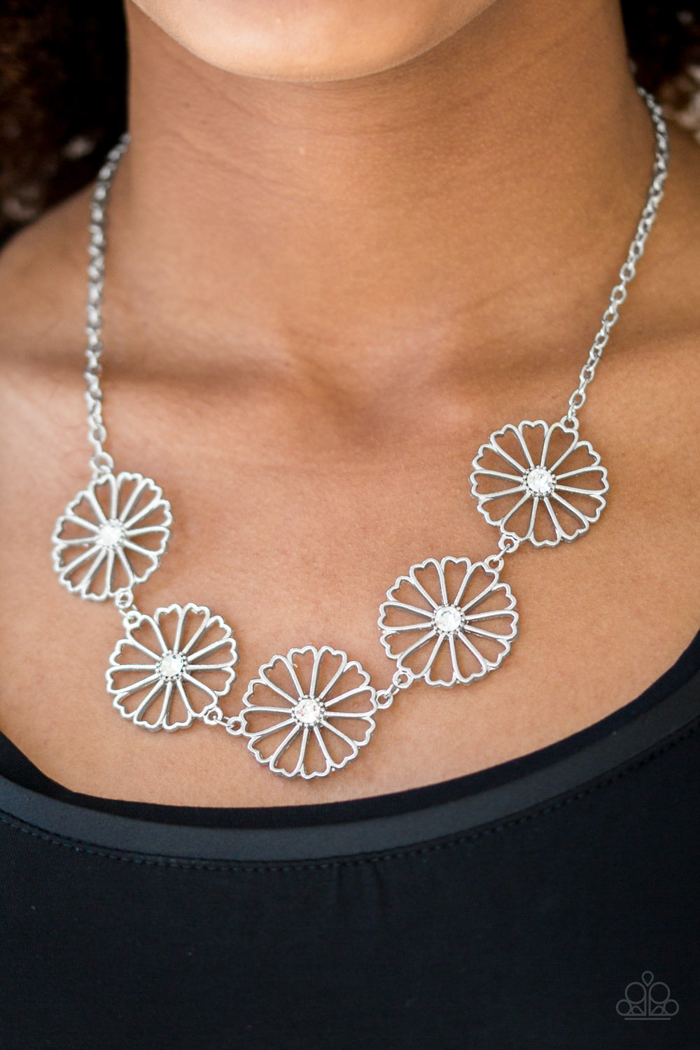 Paparazzi ♥ Daffodil Gardens - White ♥  Necklace