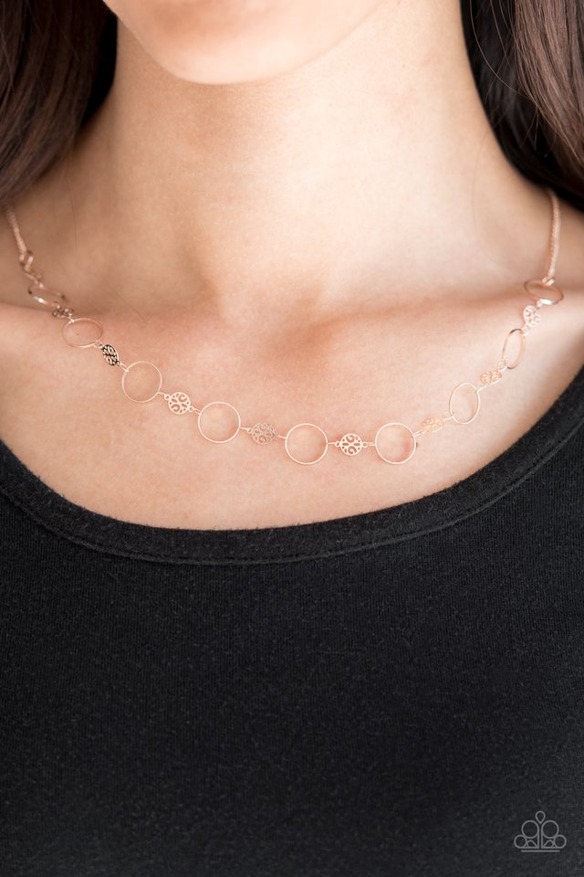 Paparazzi ♥ Demurely Dainty - Rose Gold ♥ Necklace