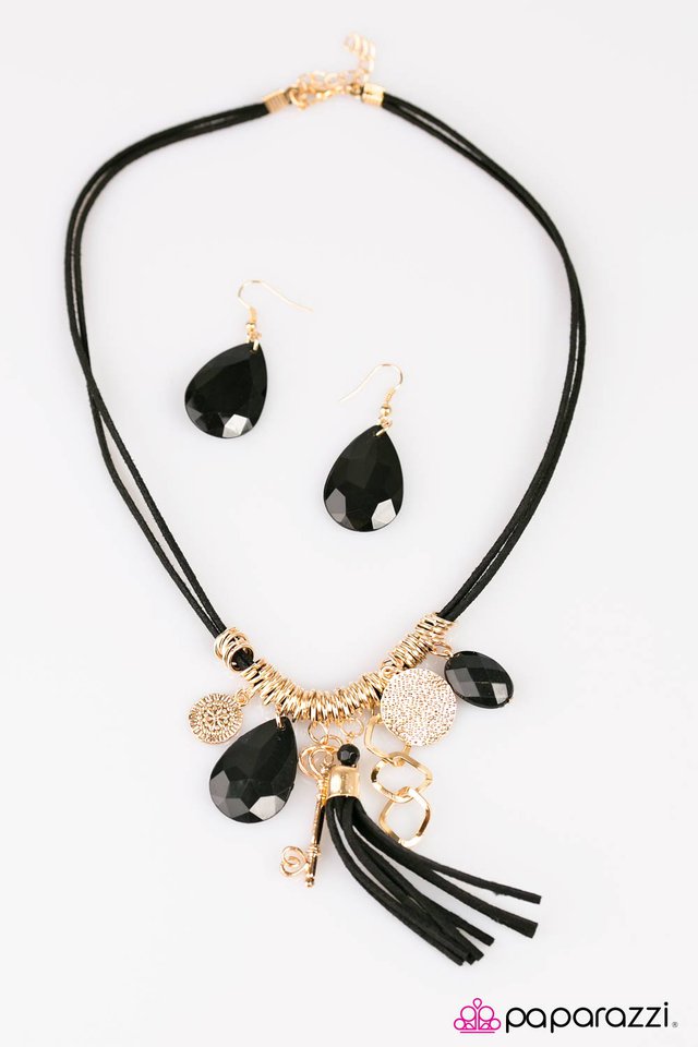 Paparazzi ♥ You Must Be Mistaken - Black ♥ Necklace