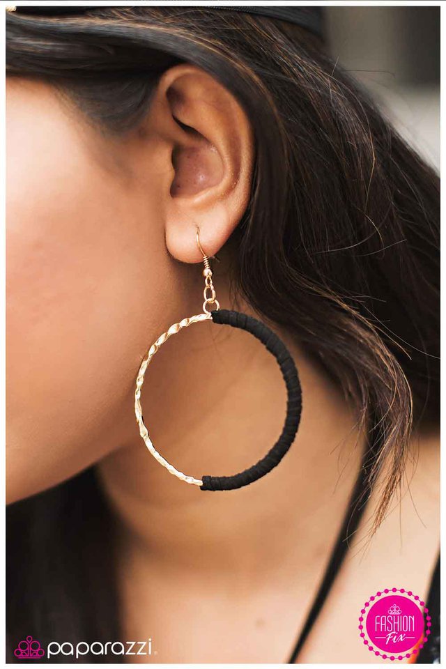 keep-it-under-wraps-gold-p5wh-bkgd-001ek