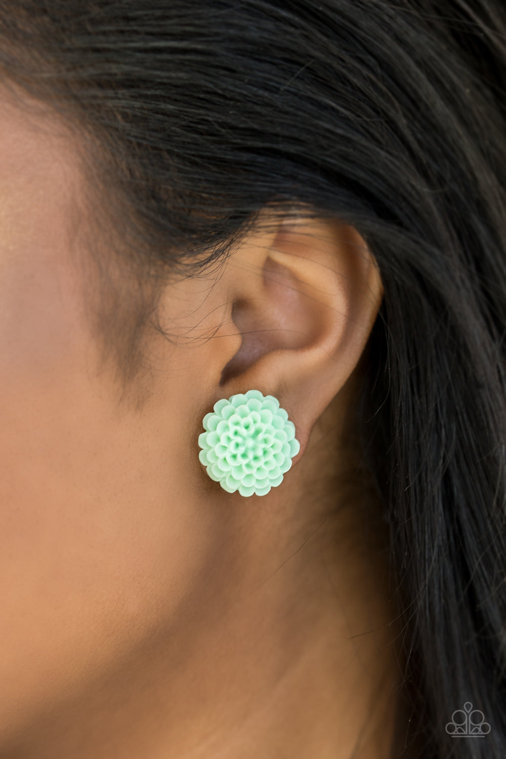 Paparazzi ♥ Dandelion Demure - Green ♥  Post Earrings