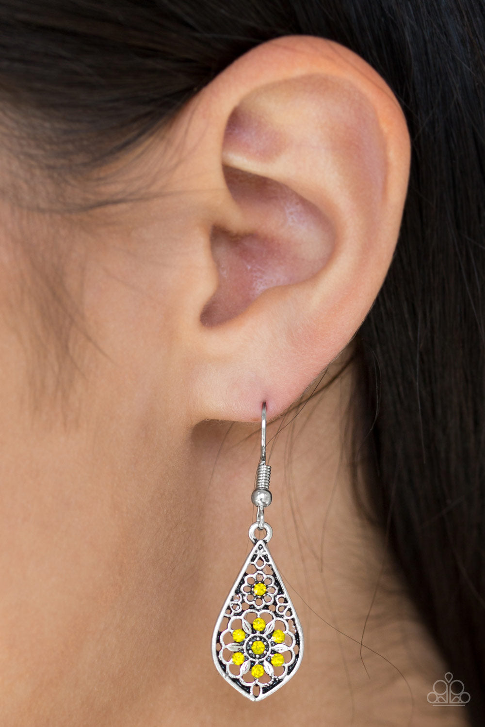 Paparazzi ♥ Spring Sparkle - Yellow ♥  Earrings
