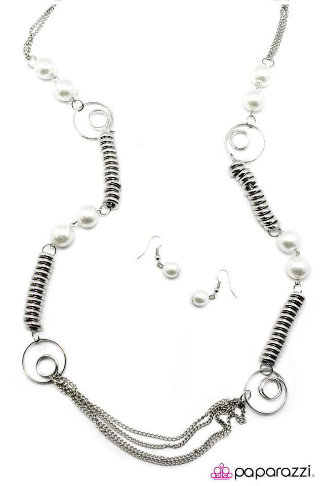 Paparazzi ♥ A Break from the Norm - White ♥ Necklace