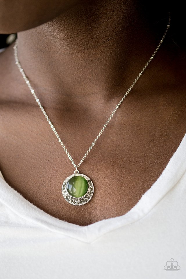 Paparazzi ♥ Dream Girl Glow - Green ♥ Necklace
