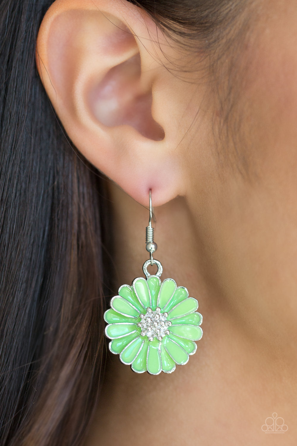 Paparazzi ♥ Distracted By Daisies - Green ♥  Earrings