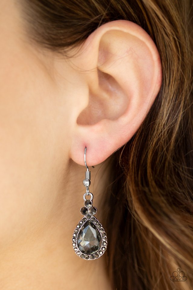 Paparazzi ♥ Self-Made Millionaire - Silver ♥ Earrings