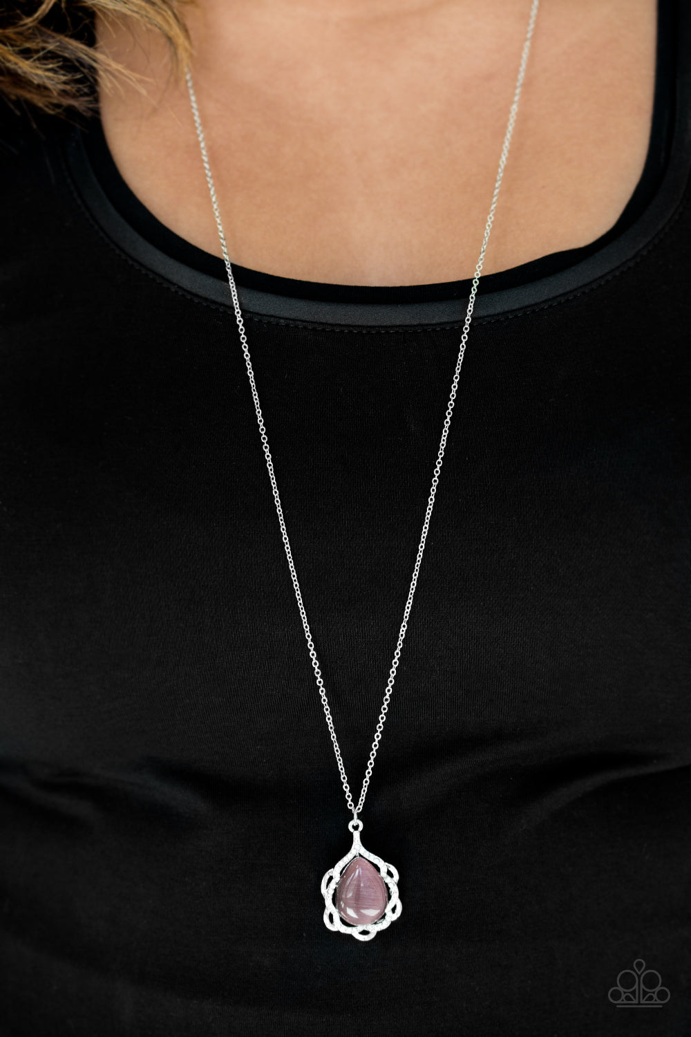 Paparazzi ♥ Keep It On The Down GLOW - Purple ♥  Necklace