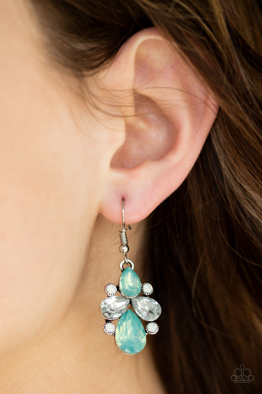 Paparazzi ♥ Wonderland Waltz - Green ♥  Earrings