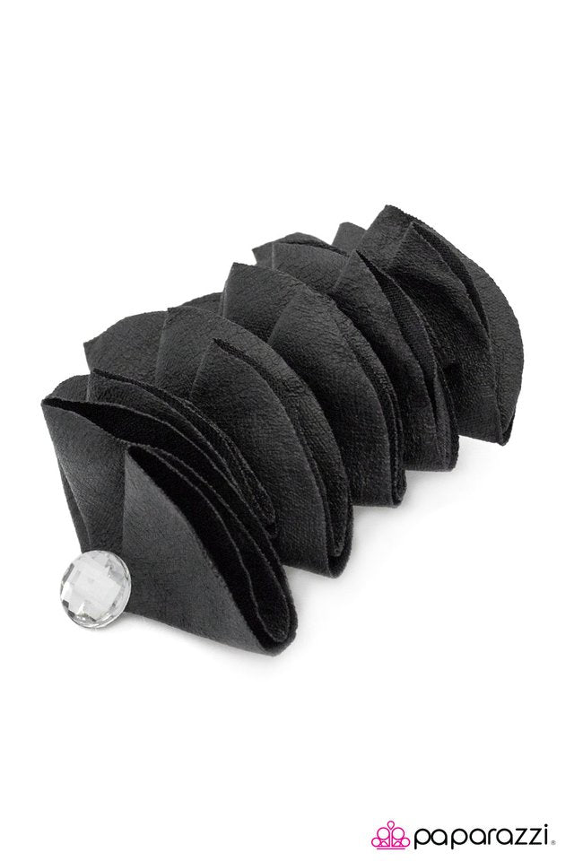 Paparazzi ♥ Know When To Fold Them - Black ♥ Hair Clip