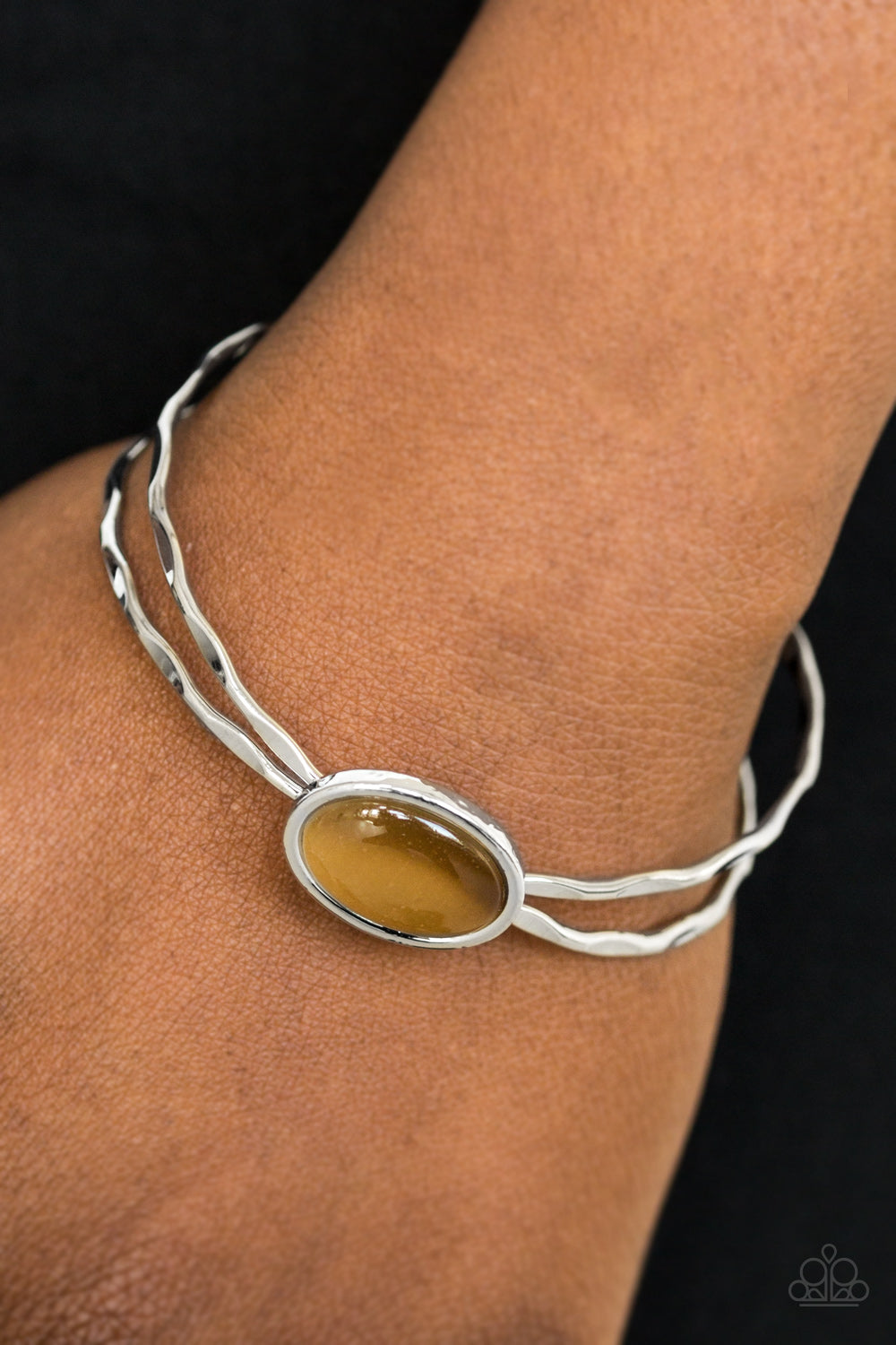 Paparazzi ♥ Lets Get Things GLOWING! - Brown ♥  Bracelet