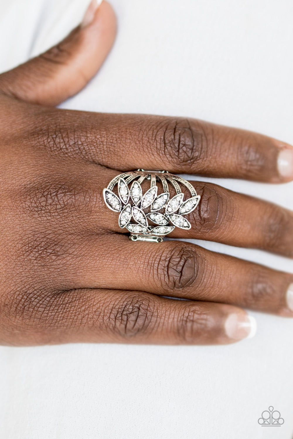 Paparazzi ♥ Perennial Paradise - White ♥  Ring