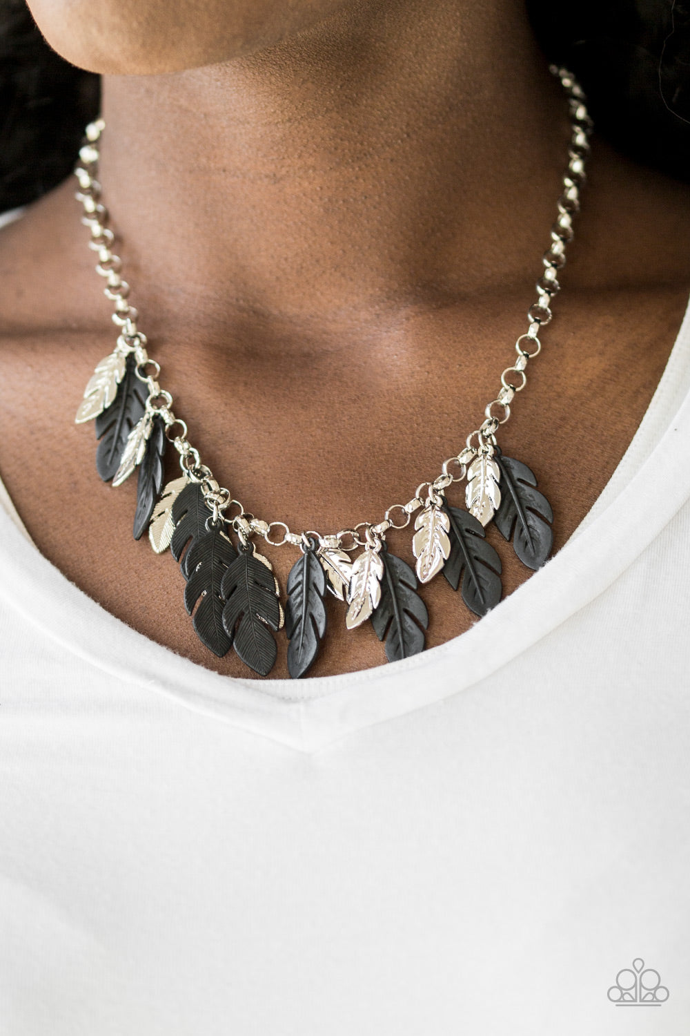 Paparazzi ♥ Rule The Roost - Black ♥  Necklace
