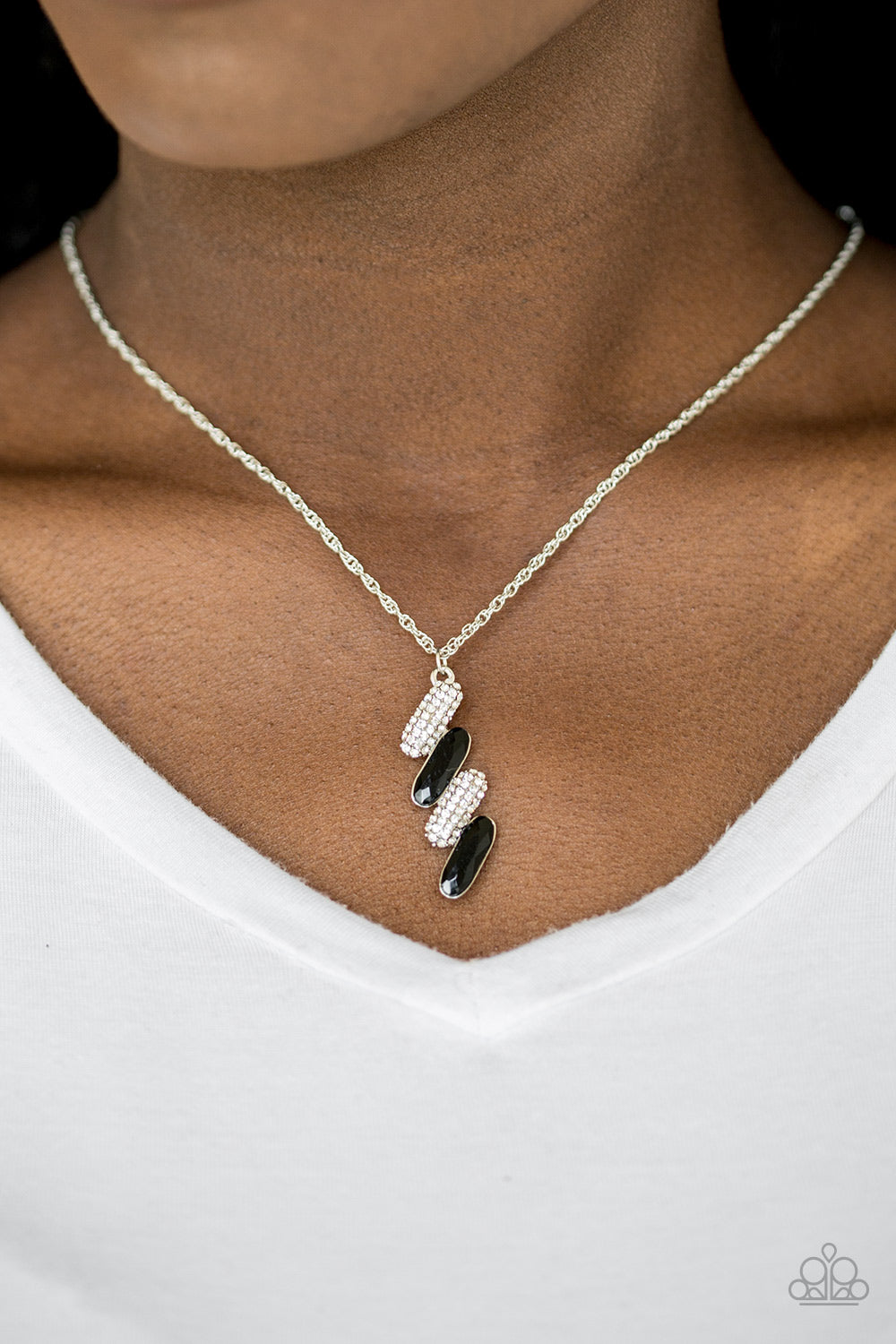 Paparazzi ♥ Regal Renegade - Black ♥  Necklace