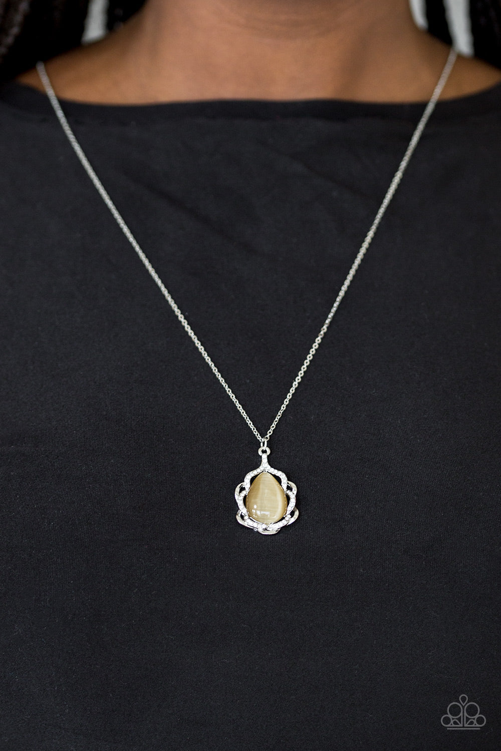 Paparazzi ♥ Keep It On The Down GLOW - Brown ♥  Necklace