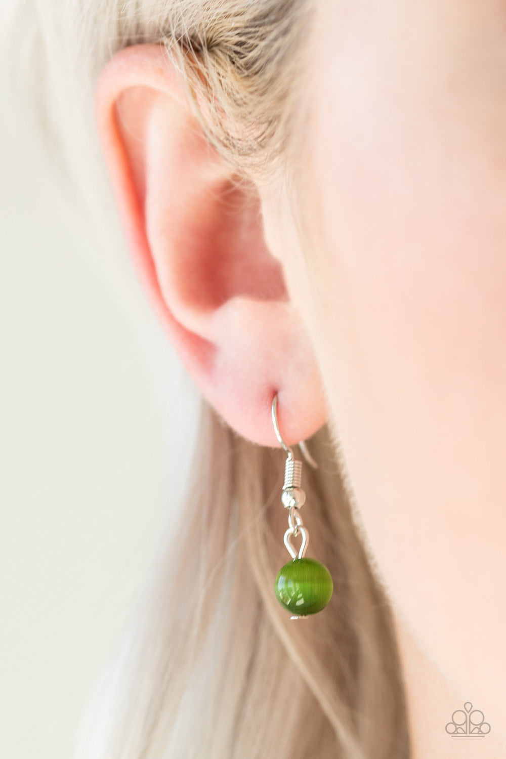 Paparazzi ♥ GLOW Down In History - Green ♥  Necklace