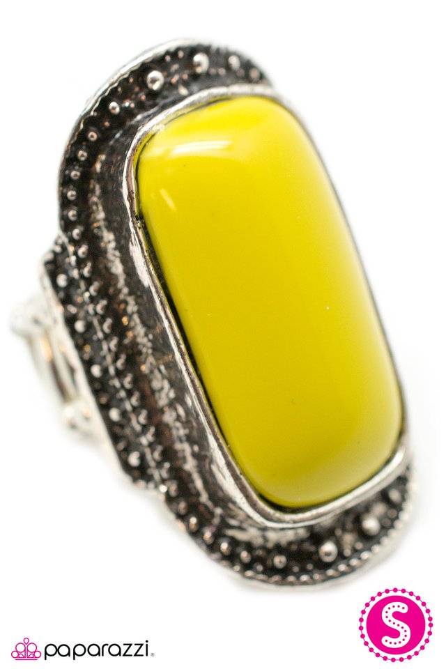 Paparazzi ♥ If I May Be So Bold - Yellow ♥ Ring