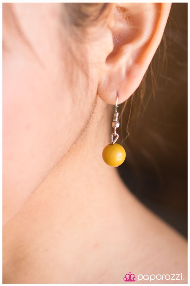 Paparazzi ♥ Life Of The Party - Yellow ♥ Necklace