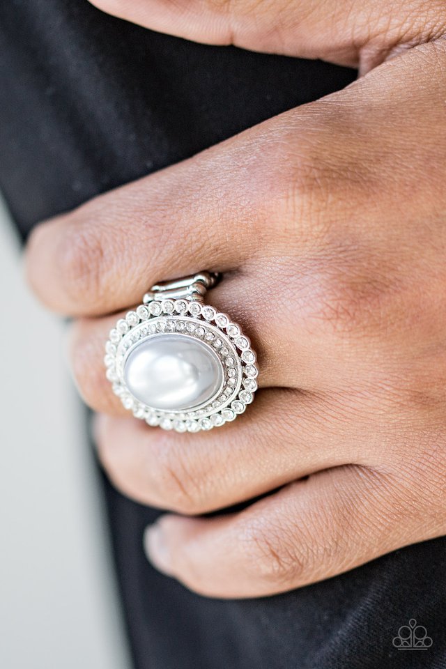 Paparazzi ♥ Opulently Olympian - Silver ♥ Ring
