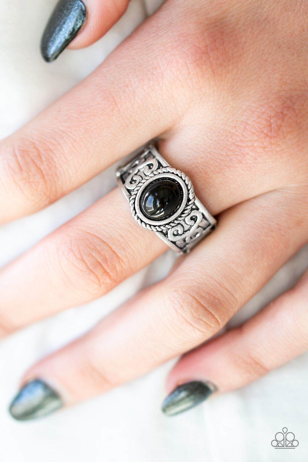 Paparazzi ♥ Totally Tidal - Black ♥  Ring