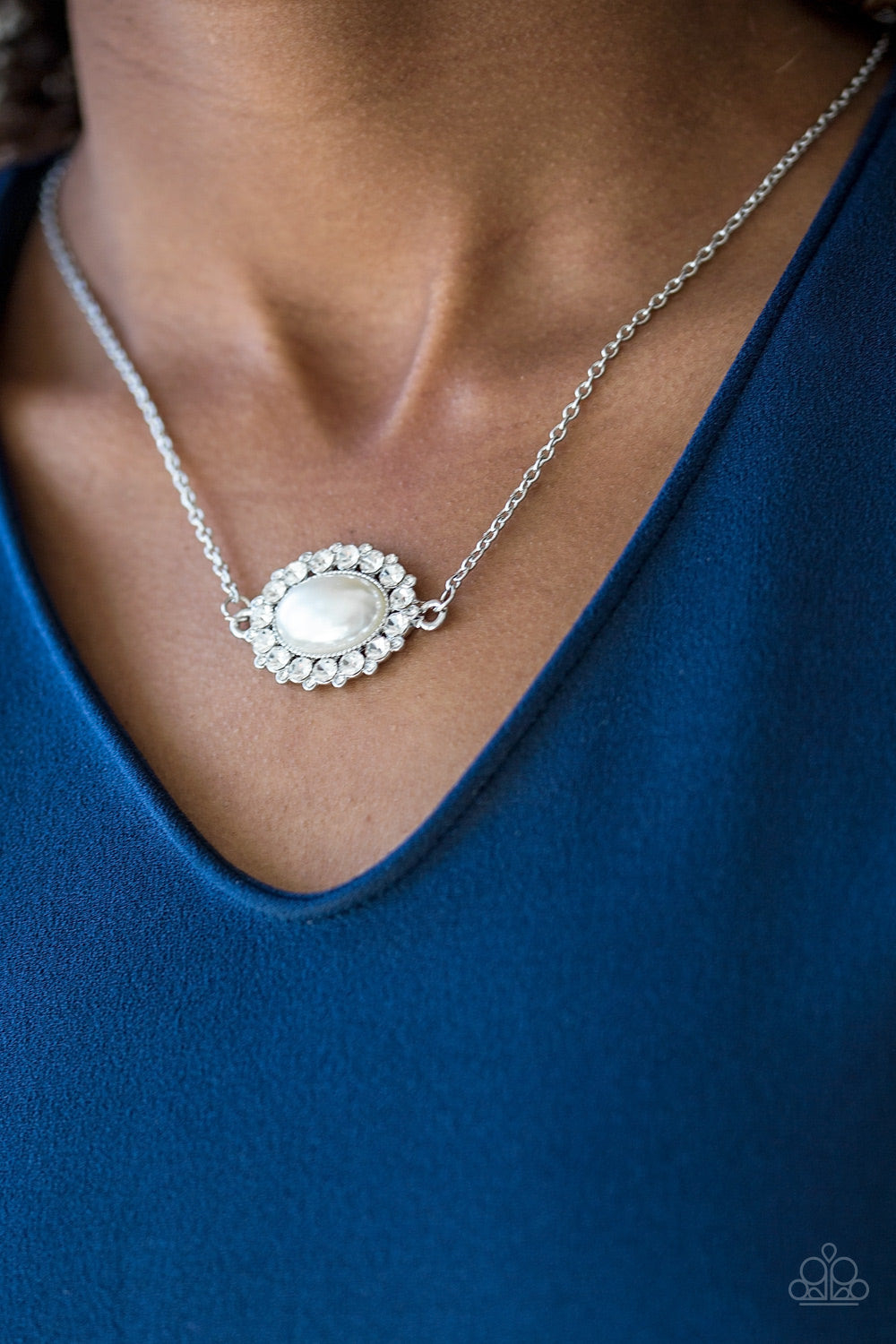 Paparazzi ♥ Stardom Shine - White ♥  Necklace