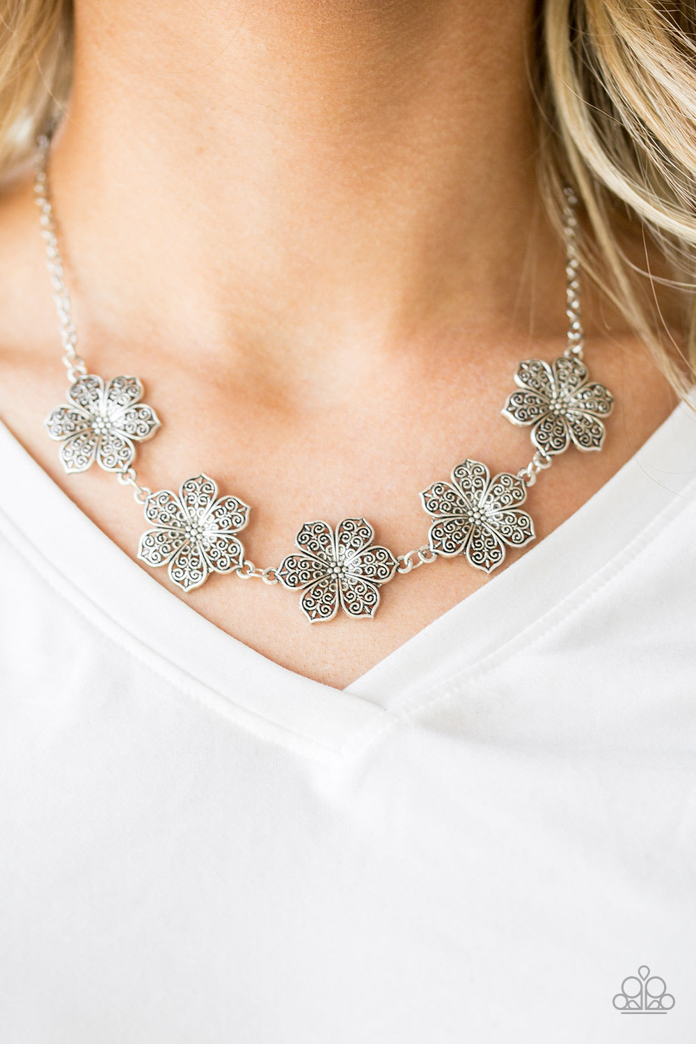 Paparazzi ♥ Island Maven - Silver ♥  Necklace