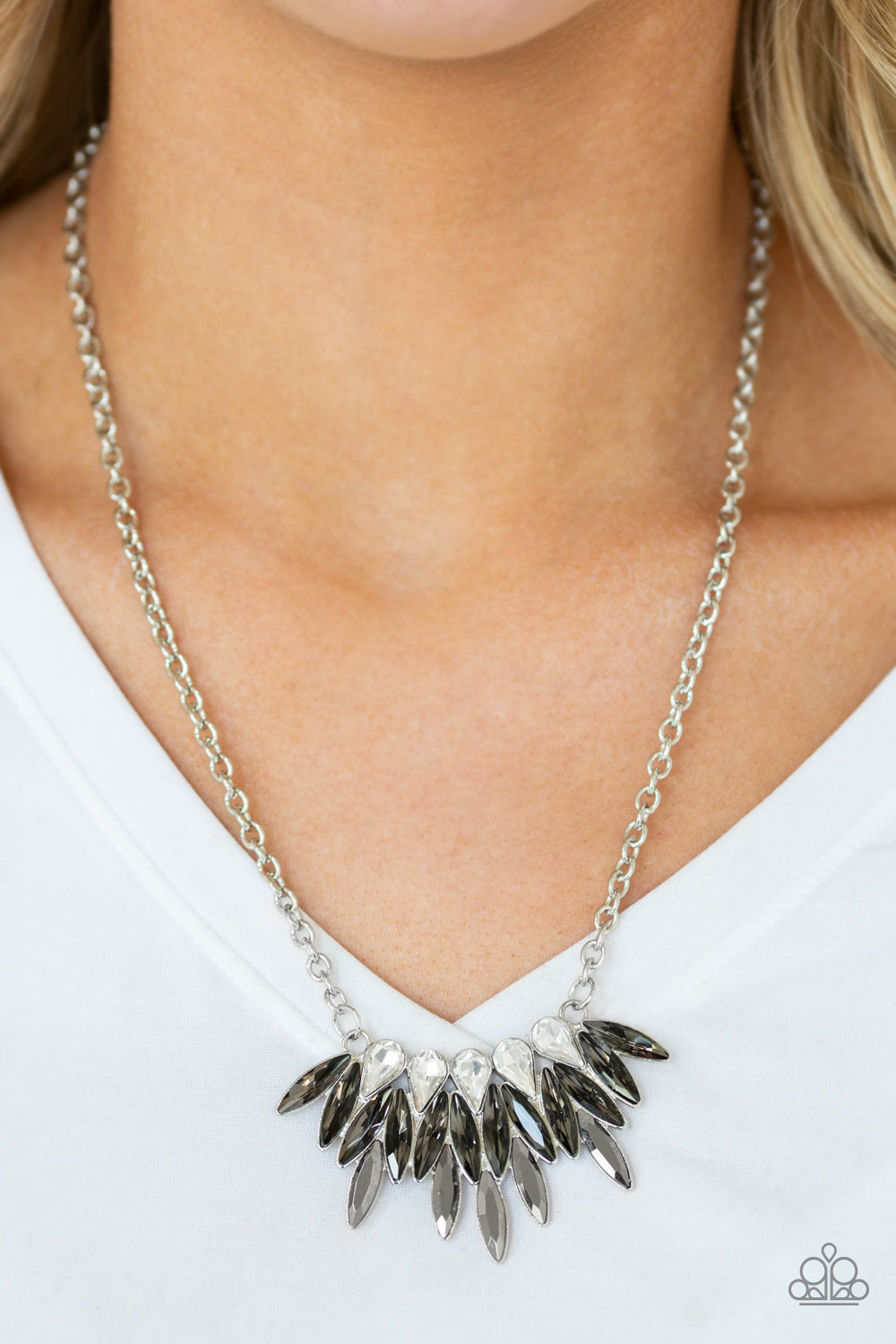 Paparazzi ♥ Crown Couture - Silver ♥  Necklace